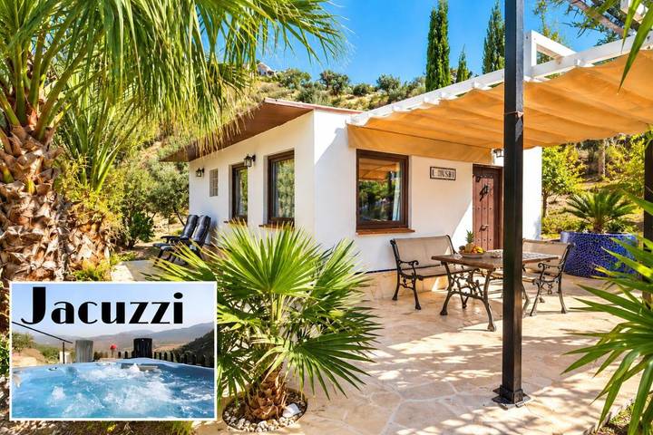 Casa rural para 2 personas, con Jacuzzi y Terraza además de Jardín y Piscina en Alozaina
