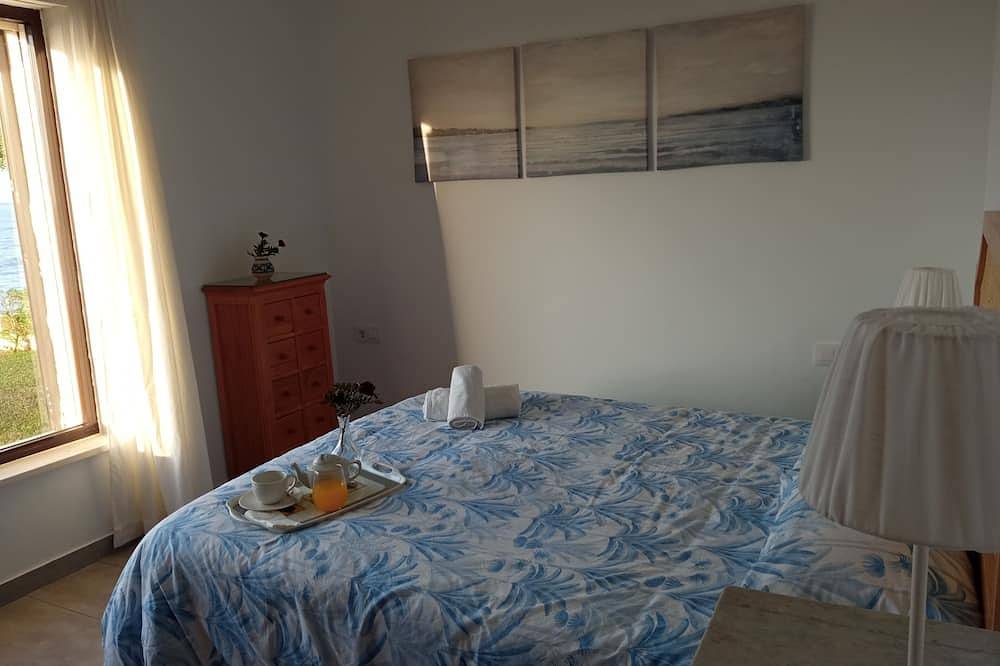Beach line villa with stunning sea views. Wifi. Private garden in Sanlúcar de Barrameda, Costa de la Luz