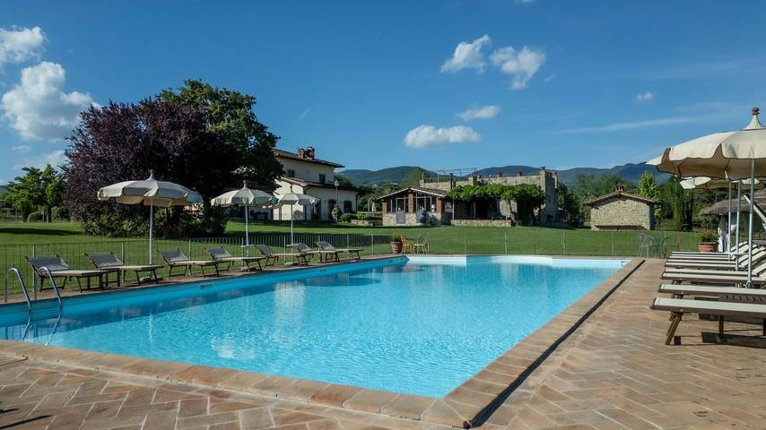 Casa vacanza per 18 persone, con terrazza e giardino a Poppi
