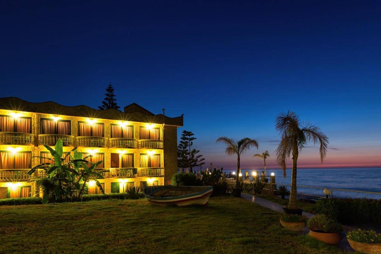 Hotel La Playa Blanca in Santo Stefano di Camastra, Provincia di Messina