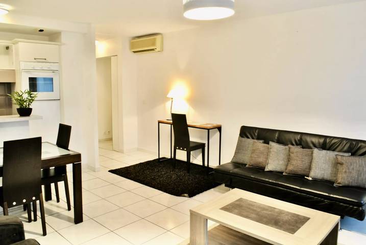 Gîte pour 4 personnes, avec balcon dans Gare De Cannes - 2