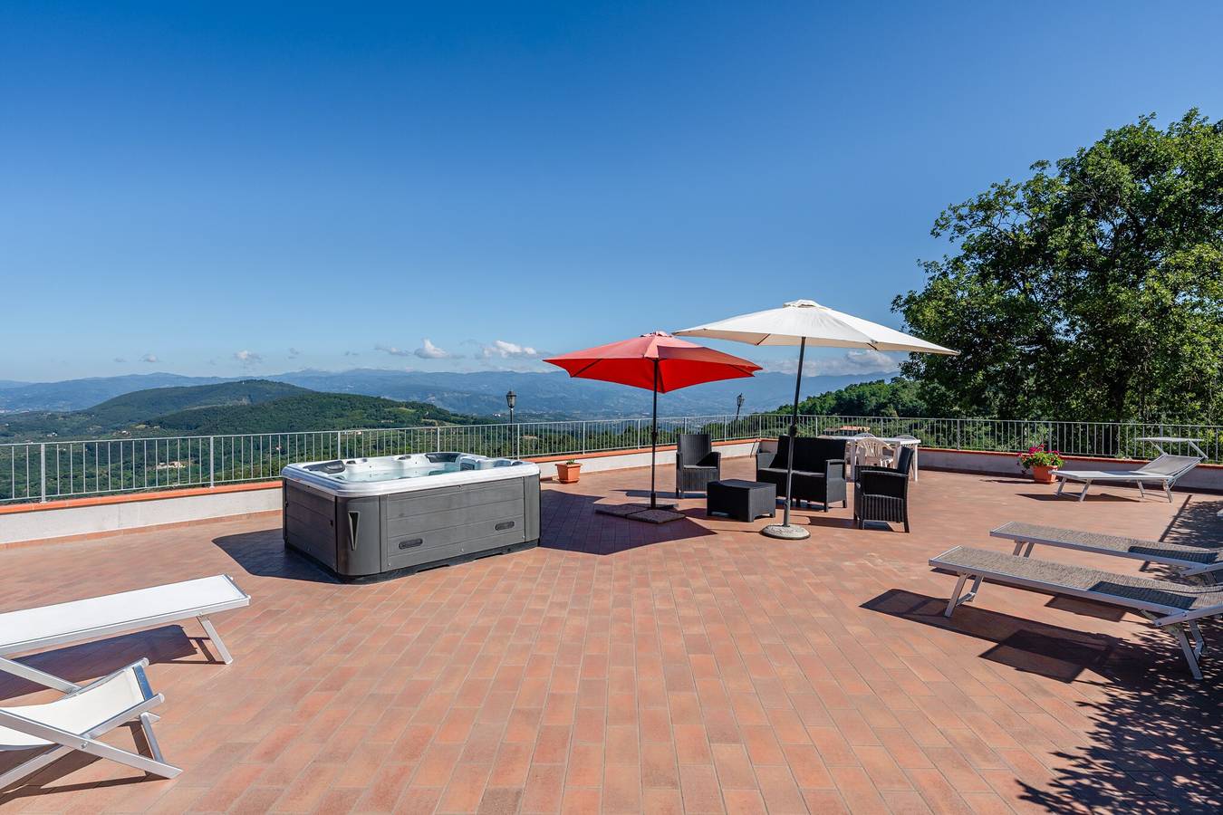 Holiday Home 'Podere Calistri' with Mountain View, Wi-Fi and Air Conditioning in Larciano, Pistoia Province