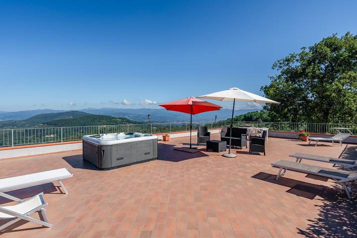 Casa vacanze 'Podere Calistri' con vista sulle montagne, Wi-Fi e aria condizionata in Larciano, Provincia di Pistoia