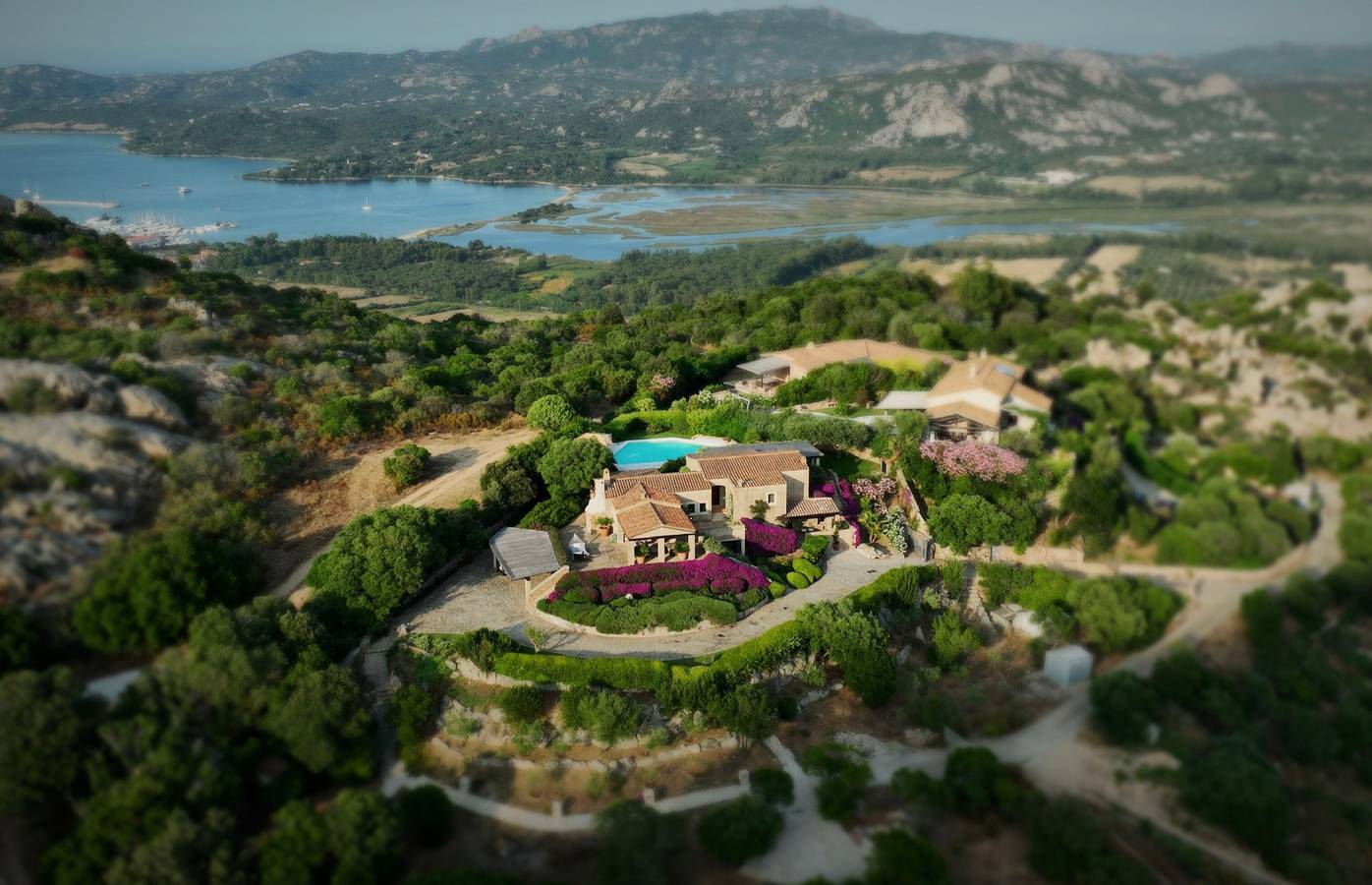 Villa 'Acula' con vista mare, Wi-Fi e aria condizionata in Cannigione, Arzachena