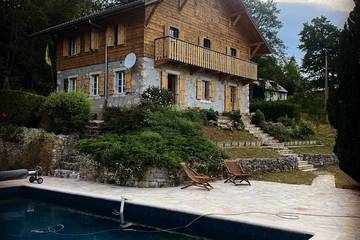 Maison de campagne pour 14 personnes, avec jardin et jacuzzi, animaux acceptés à Monnetier-Mornex