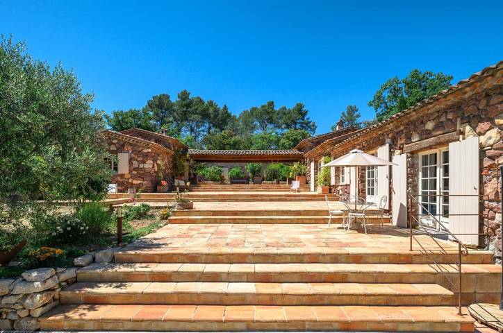 Location de vacances pour 3 personnes, avec Terrasse et Jardin ainsi que Piscine et Sauna à Callas - 2
