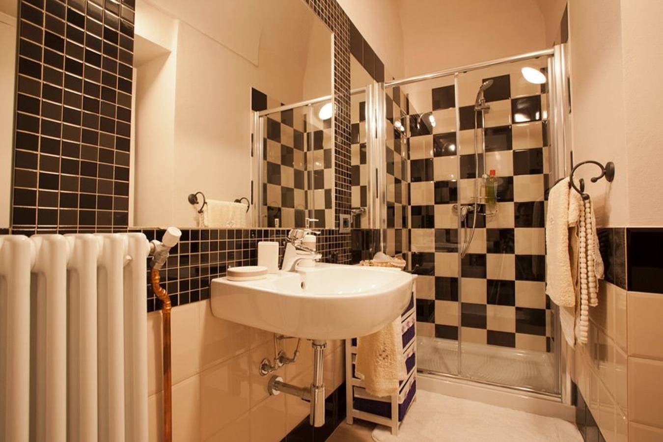 Entire studio, Comfortable studio in Piazza, 30 m², fireplace & balcony in Mondovì, Cuneo Province
