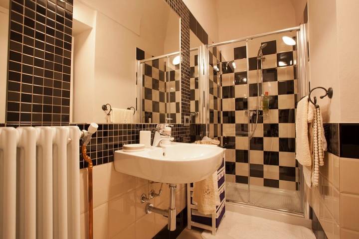 Studio entier, Studio confortable à Piazza, 30 m², cheminée & balcon in Mondovì, Province de Coni