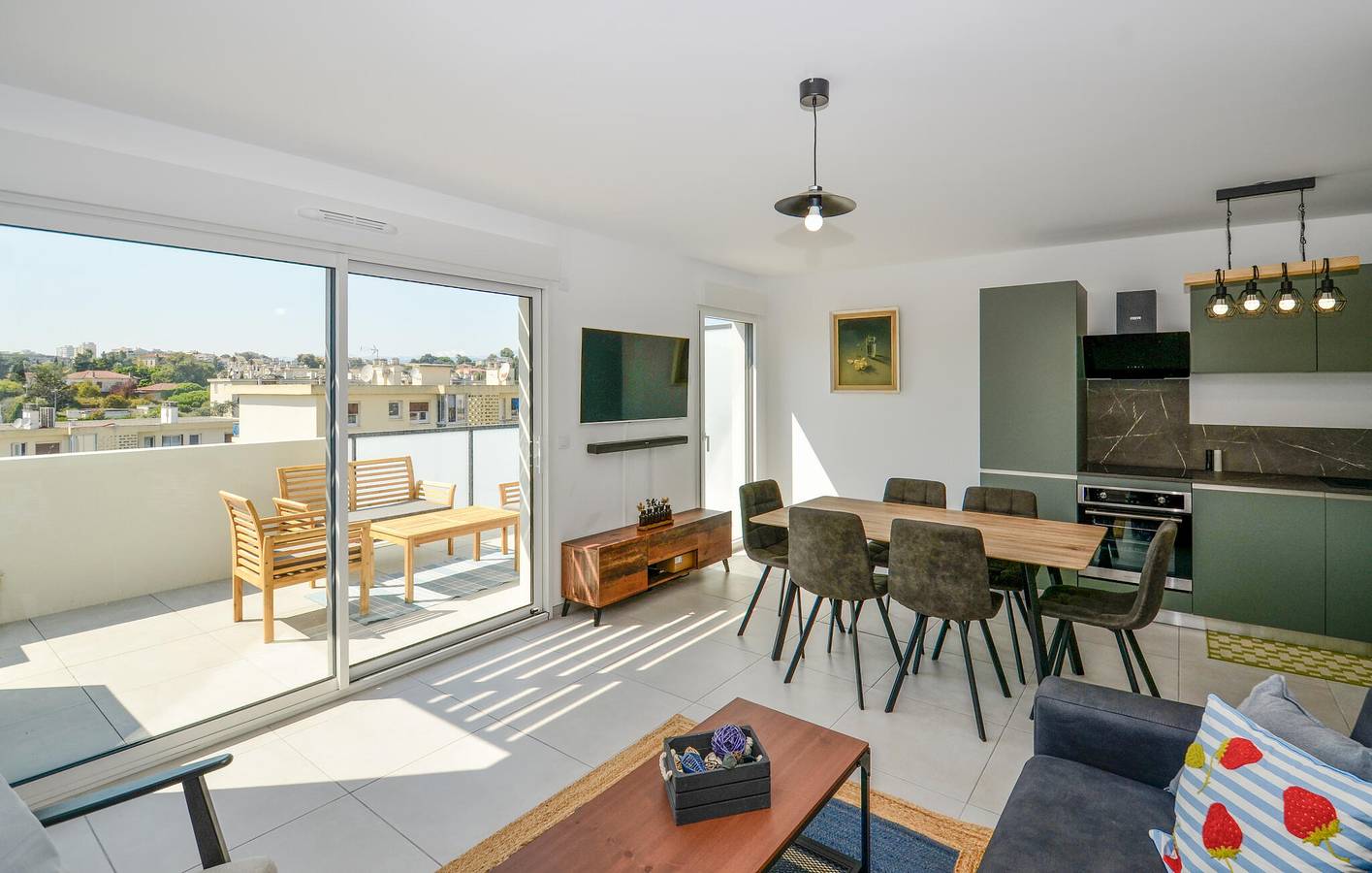 Appartement de vacances entier, Appartement confortable au bord de la mer avec terrasse et WiFi in Cannes, Région de Cannes