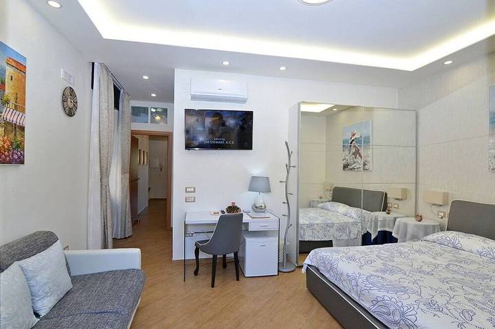 Entire apartment, Caserta Deluxe - Elegant Apartment In Caserta Center Welcomes Up To 5 Guests in Caserta, Caserta Province