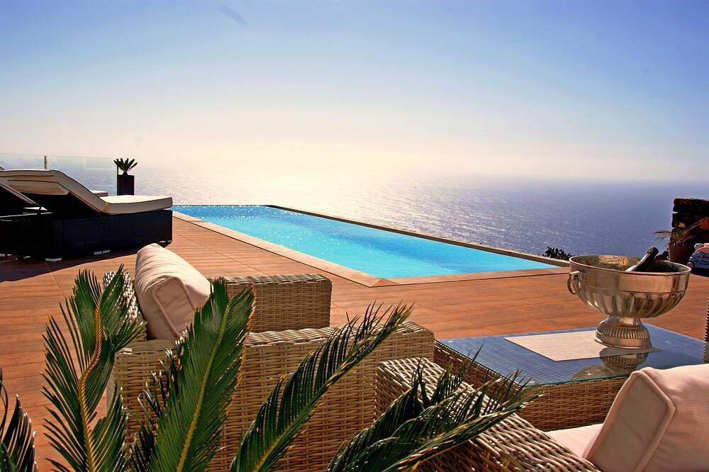 Exceptional architect villa with stunning sea views and infinity pool in Puntagorda, La Palma North