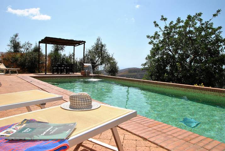 Villa per 12 persone, con Balcone/Terrazza e Giardino nonché Panorama a Itri