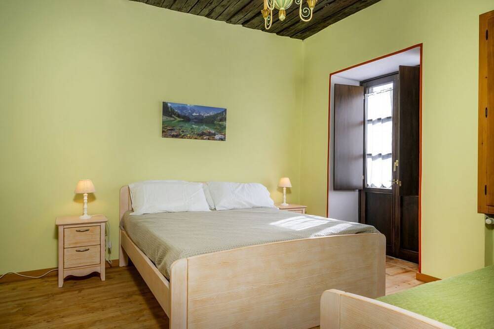 Entire apartment, A cozy 65 square meters apartment, perfect for eight people, located on the first floor of a historic building built in 1864 and renovated in 2025 while maintaining its historic atmosphere (No elevator).The property is located on Tarvisio's main street, in Tarvisio, Karnischer Hauptkamm