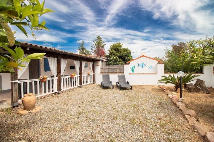 Location de vacances pour 6 personnes, avec jardin en Sardaigne