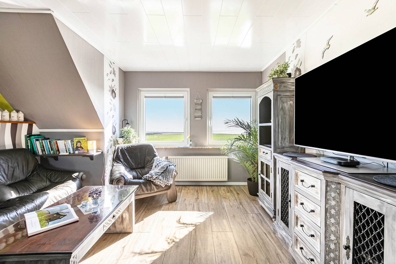 Ganze Wohnung, Ferienwohnung Hafenblick" mit Meerblick, Gemeinschaftsterrasse und Wi-Fi in Oland, Langeneß
