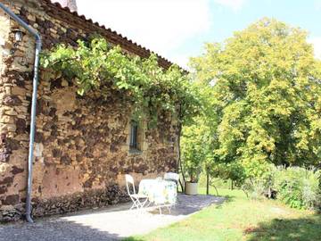Gîte pour 4 personnes, avec jardin et terrasse, animaux acceptés à Mazeyrolles