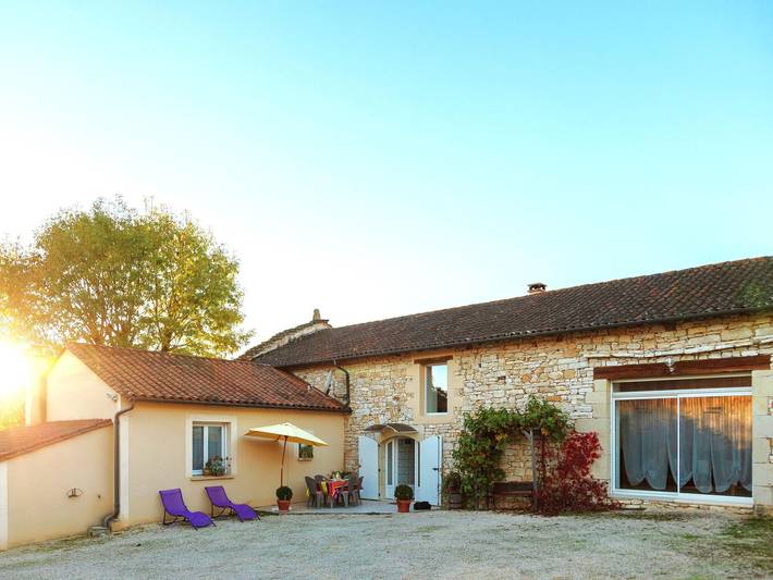 Gîte pour 6 personnes, avec terrasse, adapté aux familles à Cazals