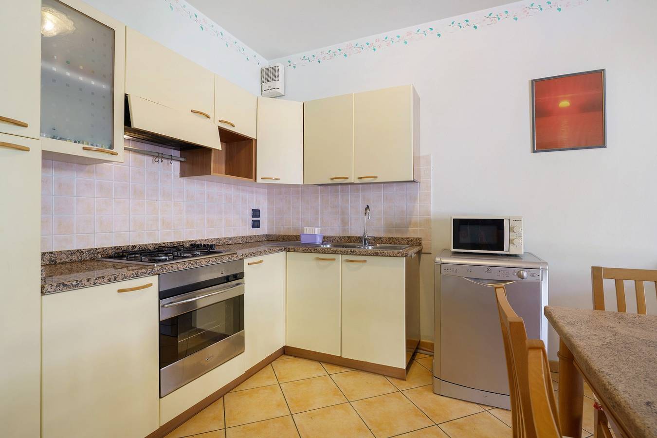 Hel lejlighed, Apartment 'Valentina 1 - Ground Floor' with Shared Pool, Wi-Fi and Air Conditioning in Lido di Jesolo, Jesolo