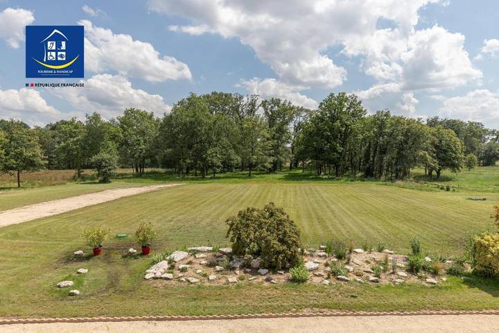 Location de vacances pour 14 personnes, avec vue et jardin à Chémery - 3