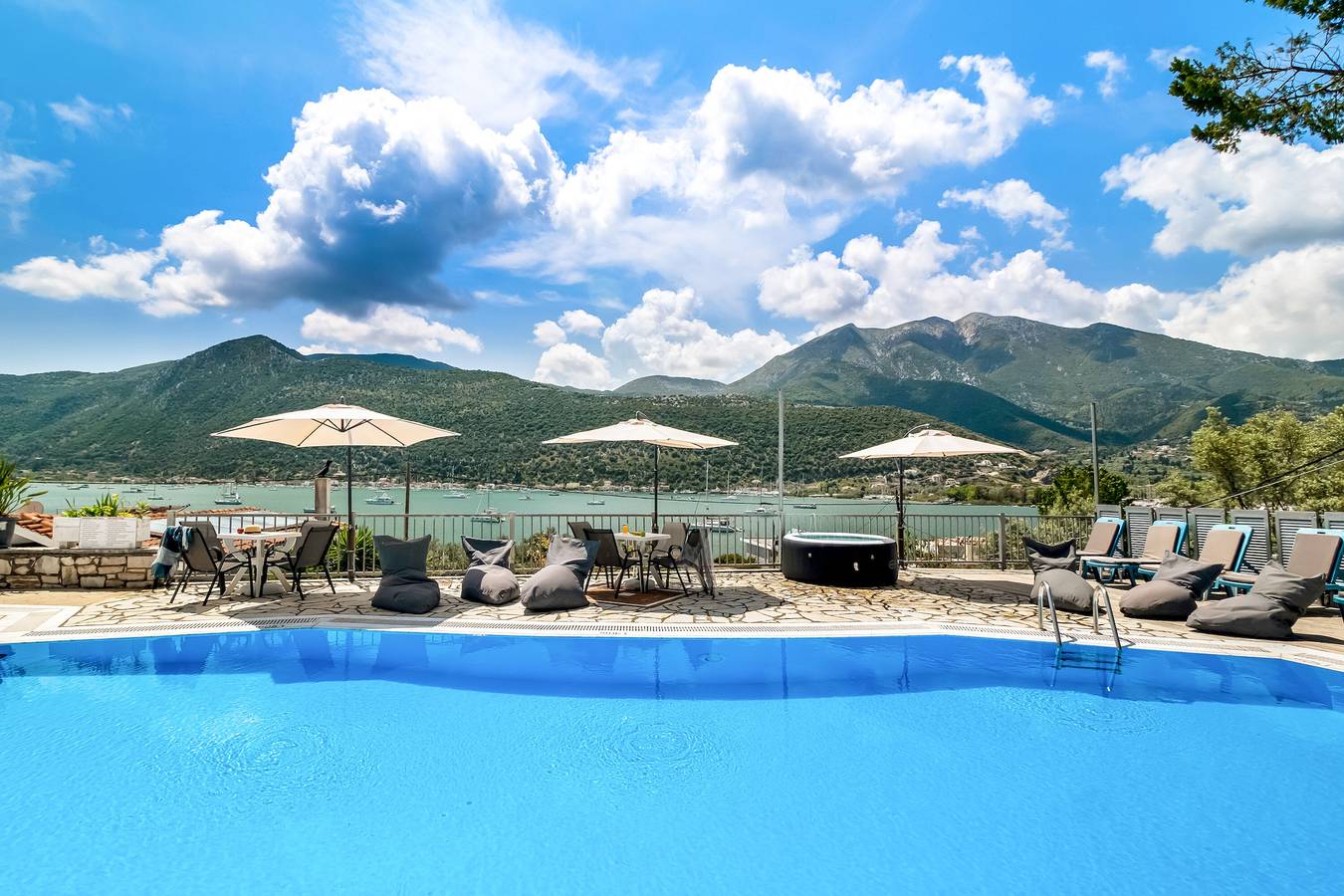 Helt studio, Studio Apartment "King 5" with Sea View, Shared Pool & Wi-Fi in Geni, Hellas