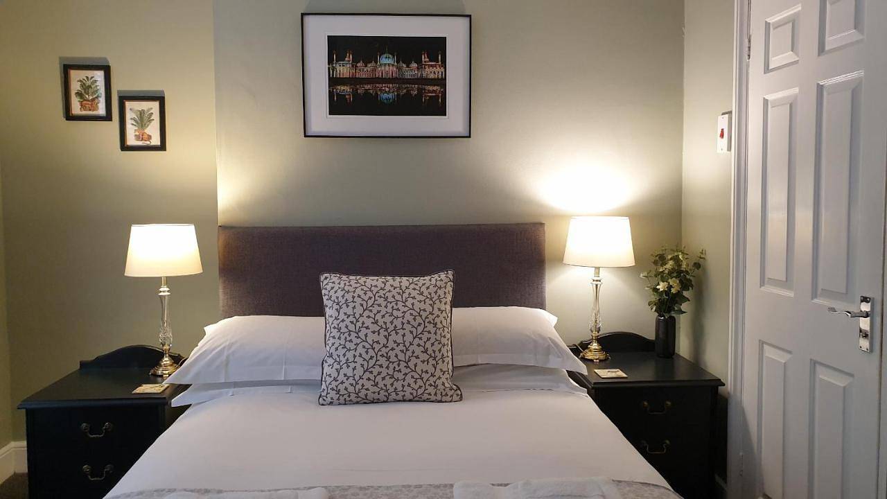 Single Room with Shared Toilet in Brighton, Sussex