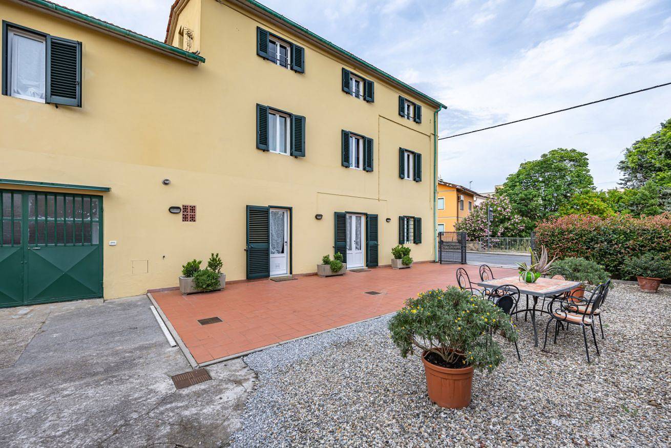 Ganze Wohnung, Irene Holiday Home with Patio and Parking in Montecatini-Terme, Pistoia Provinz