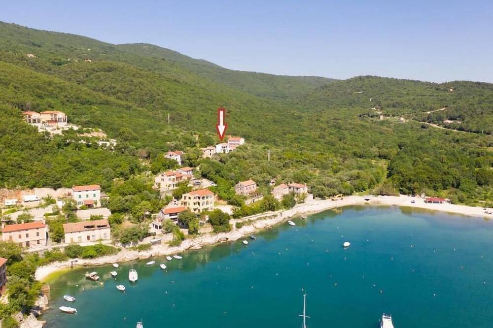 Geheel appartement, Traumhaftes Apartment mit großer Terrasse in Raša, Oostkust Istrië