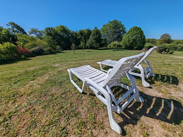 Location de vacances pour 8 personnes, avec Balcon et Jacuzzi ainsi que Terrasse et Jardin à Quarré-les-Tombes - 3