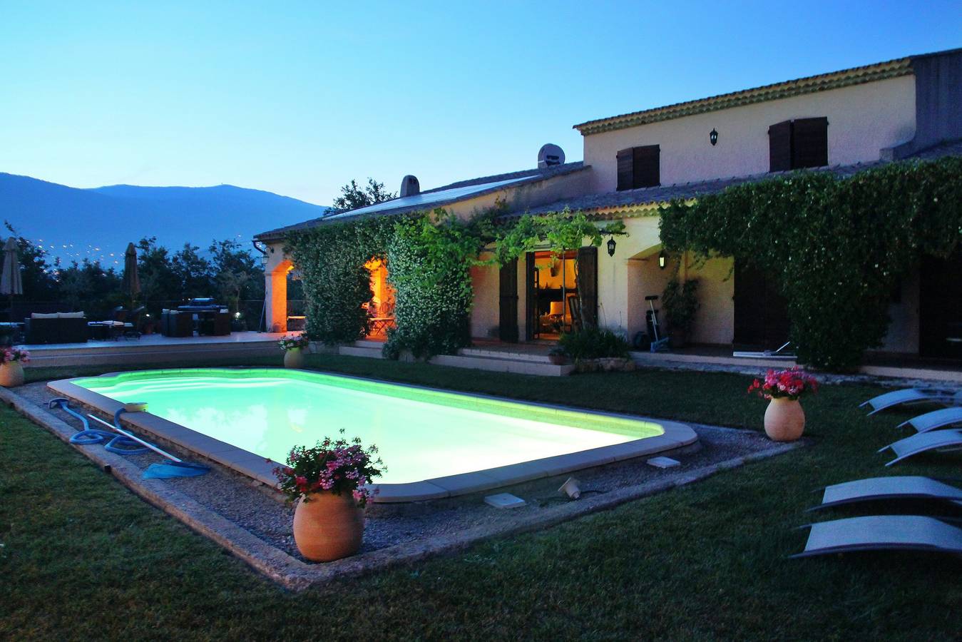 Le Cigalon - Maison climatisée avec piscine in Grasse, Region de Cannes