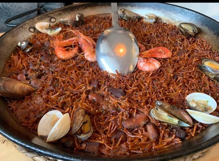 Gîte pour 5 personnes, avec vue sur le lac et jardin ainsi que vue et piscine, adapté aux familles à Cubelles - 2