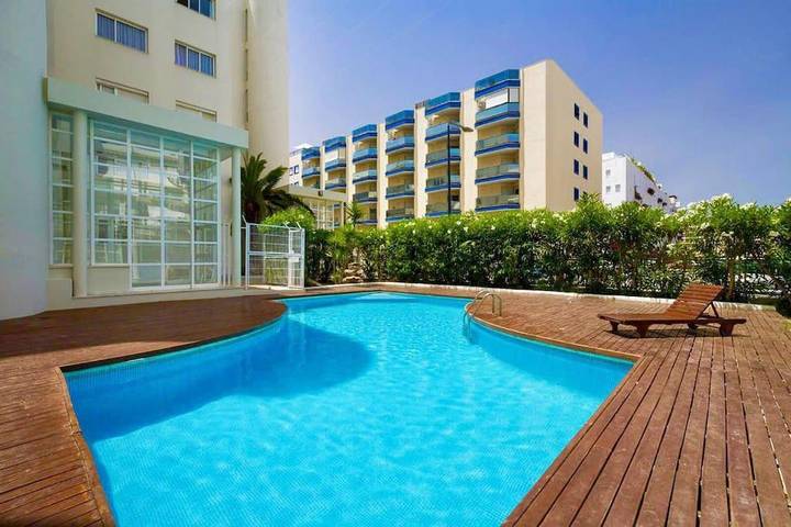 Apartamento de vacaciones para 6 personas, con terraza y piscina - 1