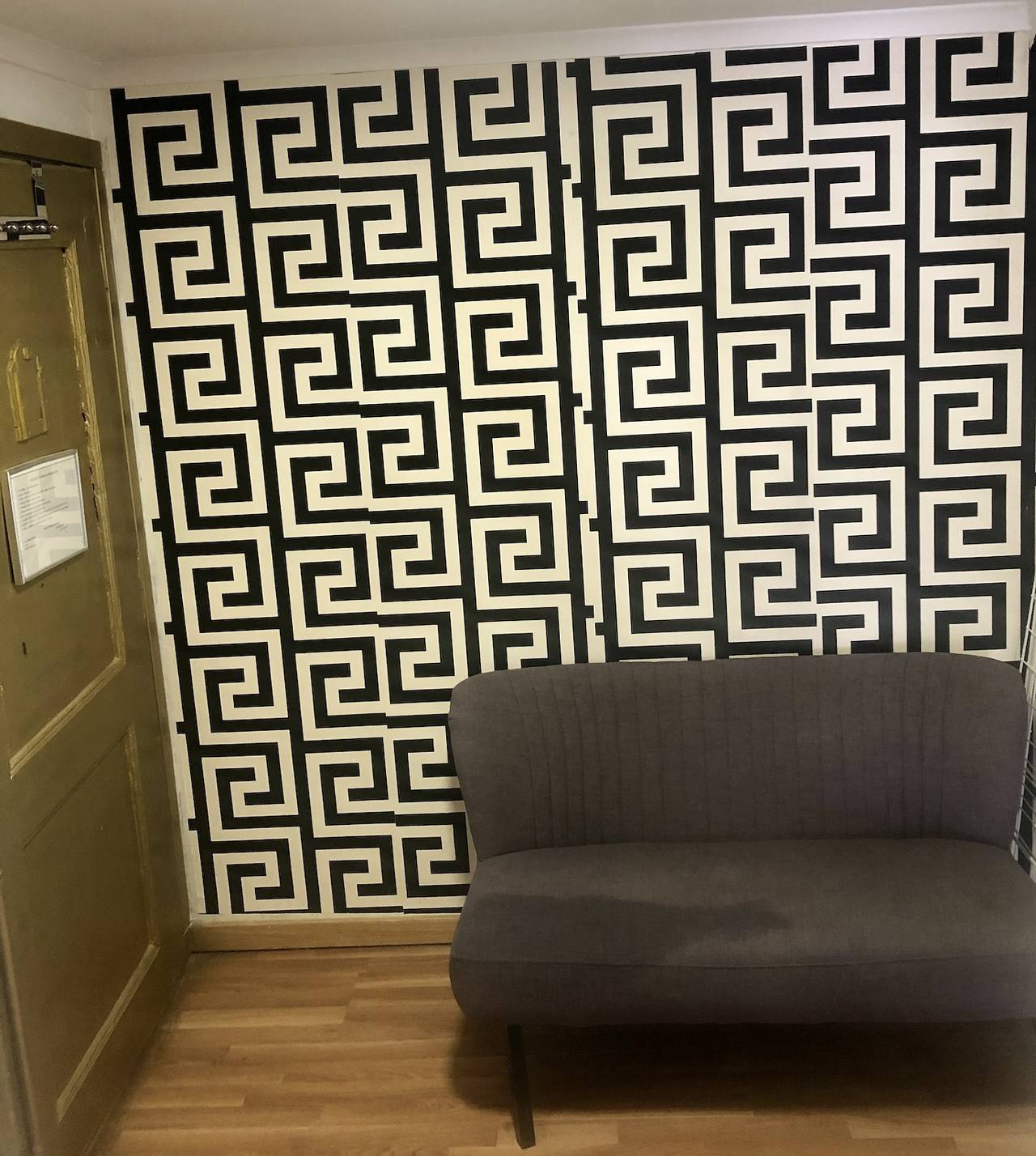 Entire apartment, Charming Lisboa Room to Rent with Shared Facilities in Encarnação, Lisbon