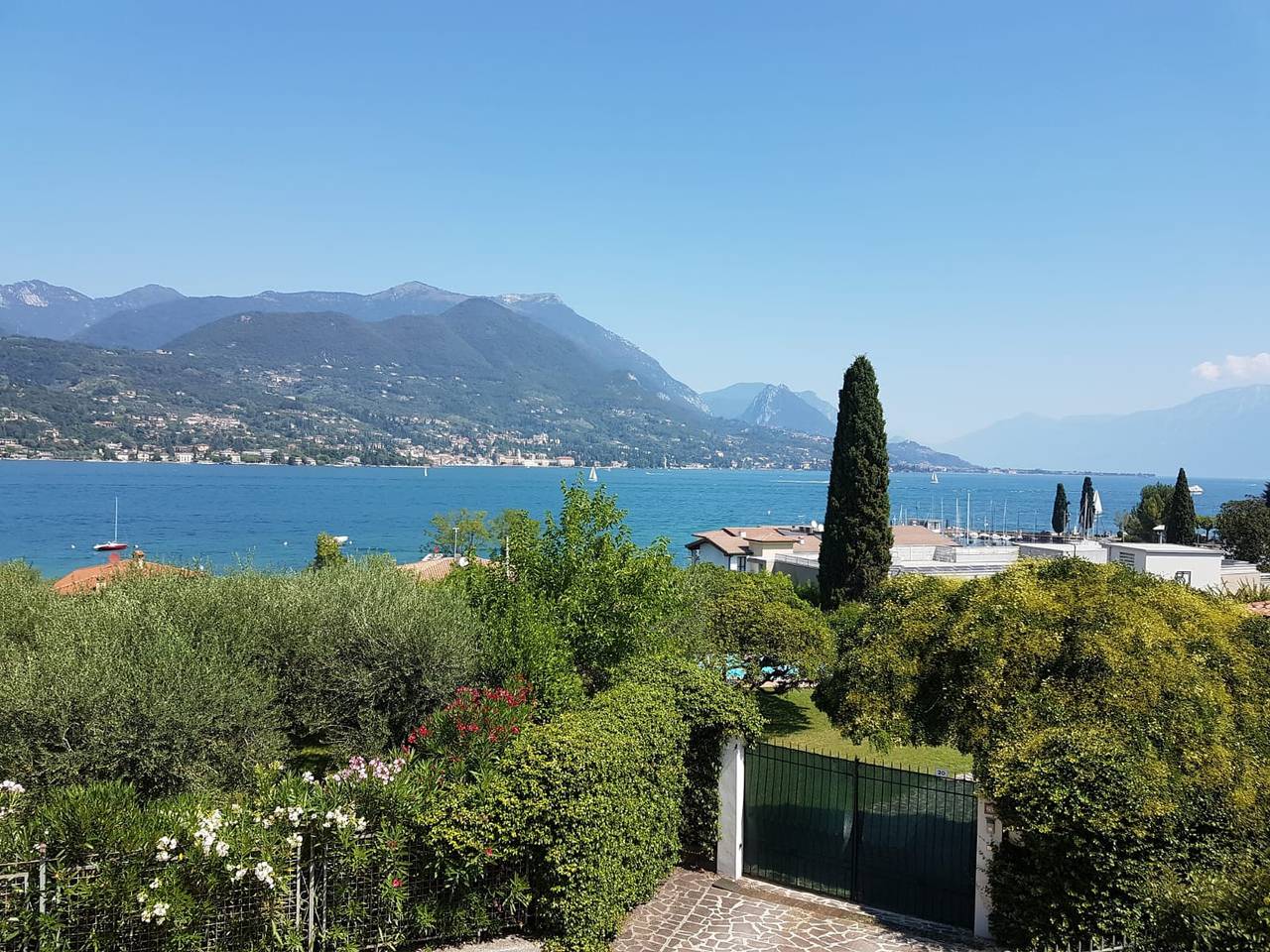 Spaziosa villa con vista mozzafiato in San Felice del Benaco, Prealpi Gardesane