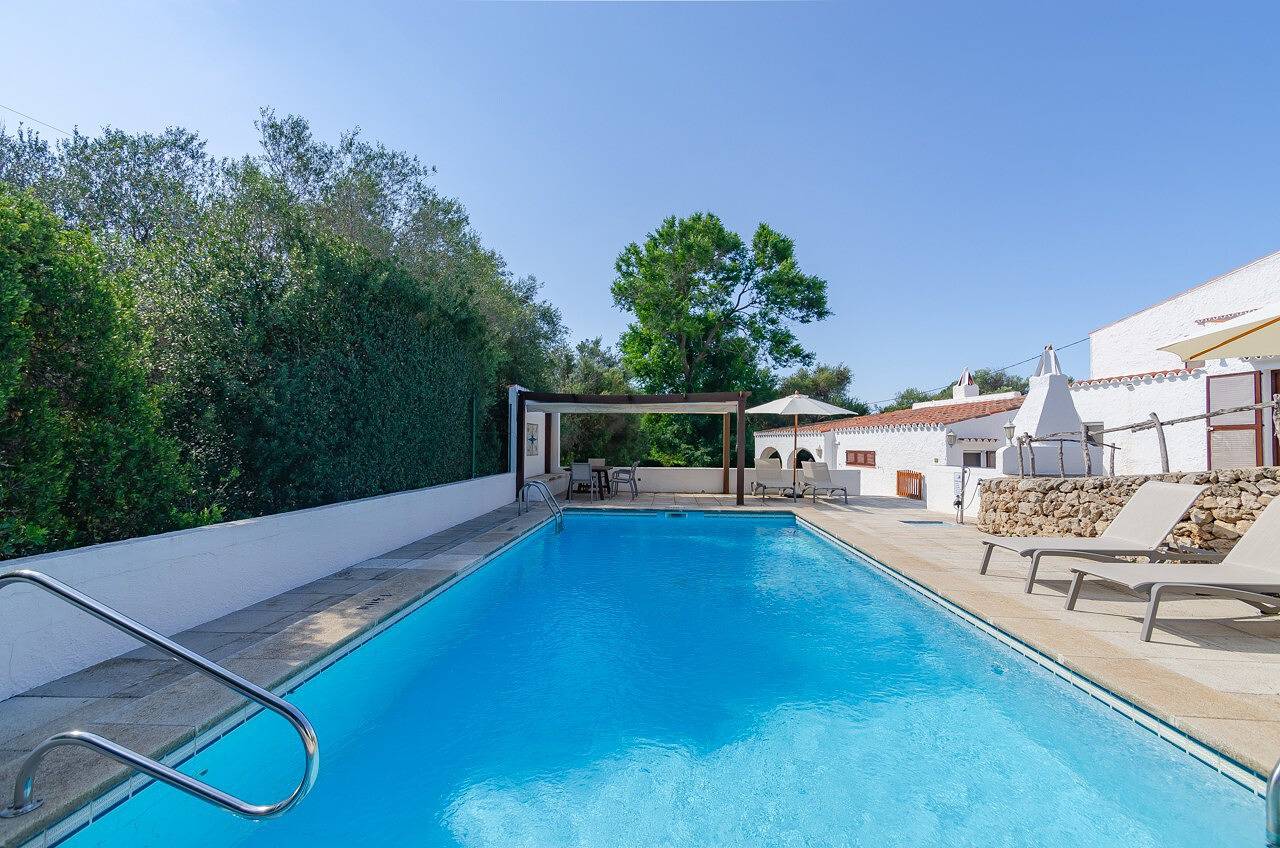 "Villa Diani" con piscina, Wi-Fi, jardín y terraza in Binibeca, Sant Lluís