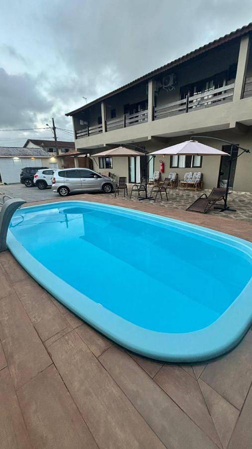 Casas e apartamentos de temporada para 4 pessoas, com piscina e terraço em Cananéia