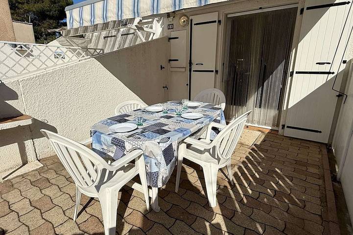 Bungalow pour 5 personnes, avec terrasse et piscine, animaux acceptés à Gruissan