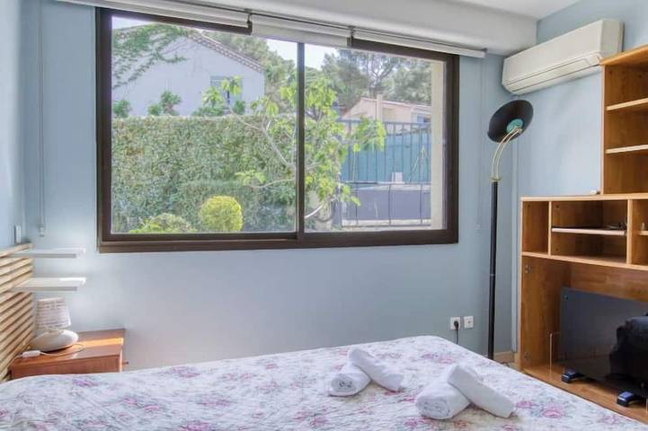 Gîte pour 4 personnes, avec piscine dans Plage de la Madrague - 4