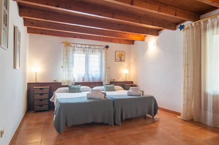 Cozy home in Alcudia with private swimming pool, can be inside or outside in Alcúdia, Mallorcas Küste