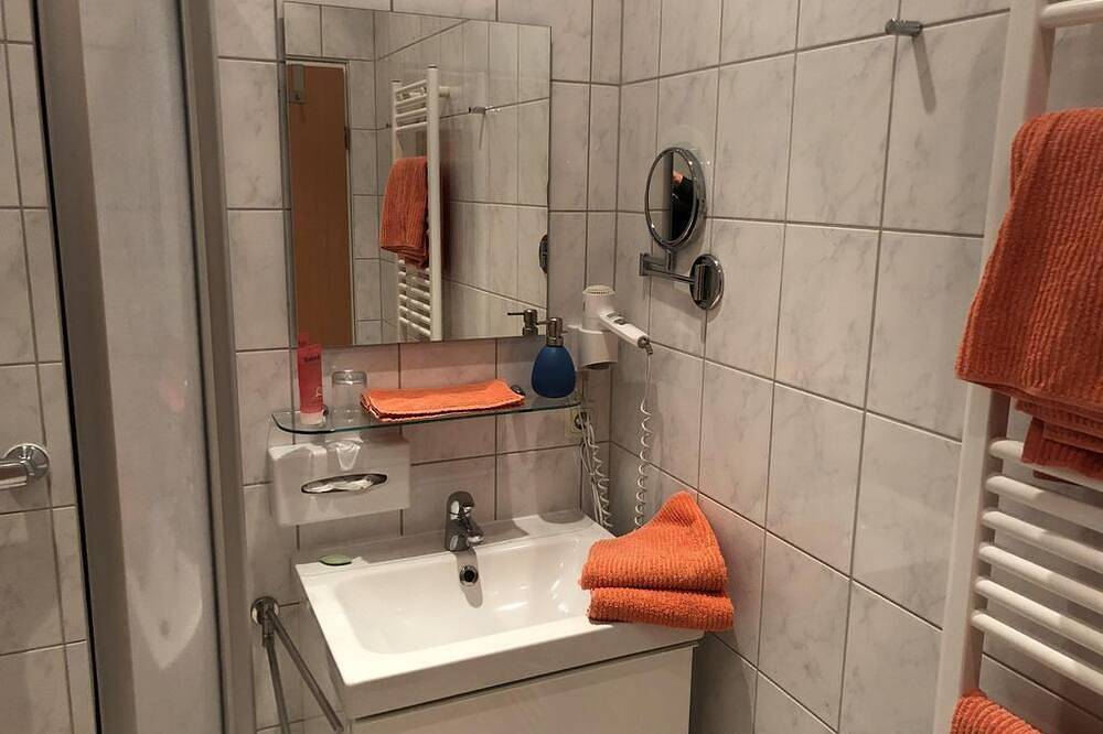 Ferienhaus Schöner Maarblick - 4-Bett-Ferienhaus Dusche/Wc, 2 Schlafräume in Schalkenmehren, Vulkaneifel