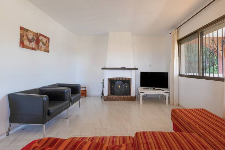 Ferienhaus 'Casa Los Manantiales' mit Bergblick, Wi-Fi und Klimaanlage in Alhaurín de la Torre, Cordillera Penibética