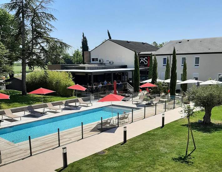 Hôtel pour 2 personnes, avec Terrasse ainsi que Jardin et Piscine
