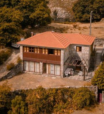 Gîte pour 8 personnes, avec jardin et vue, animaux acceptés dans Vilarinho (Valdosende)