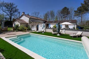 Gîte pour 8 personnes, avec piscine et jardin à Allemans