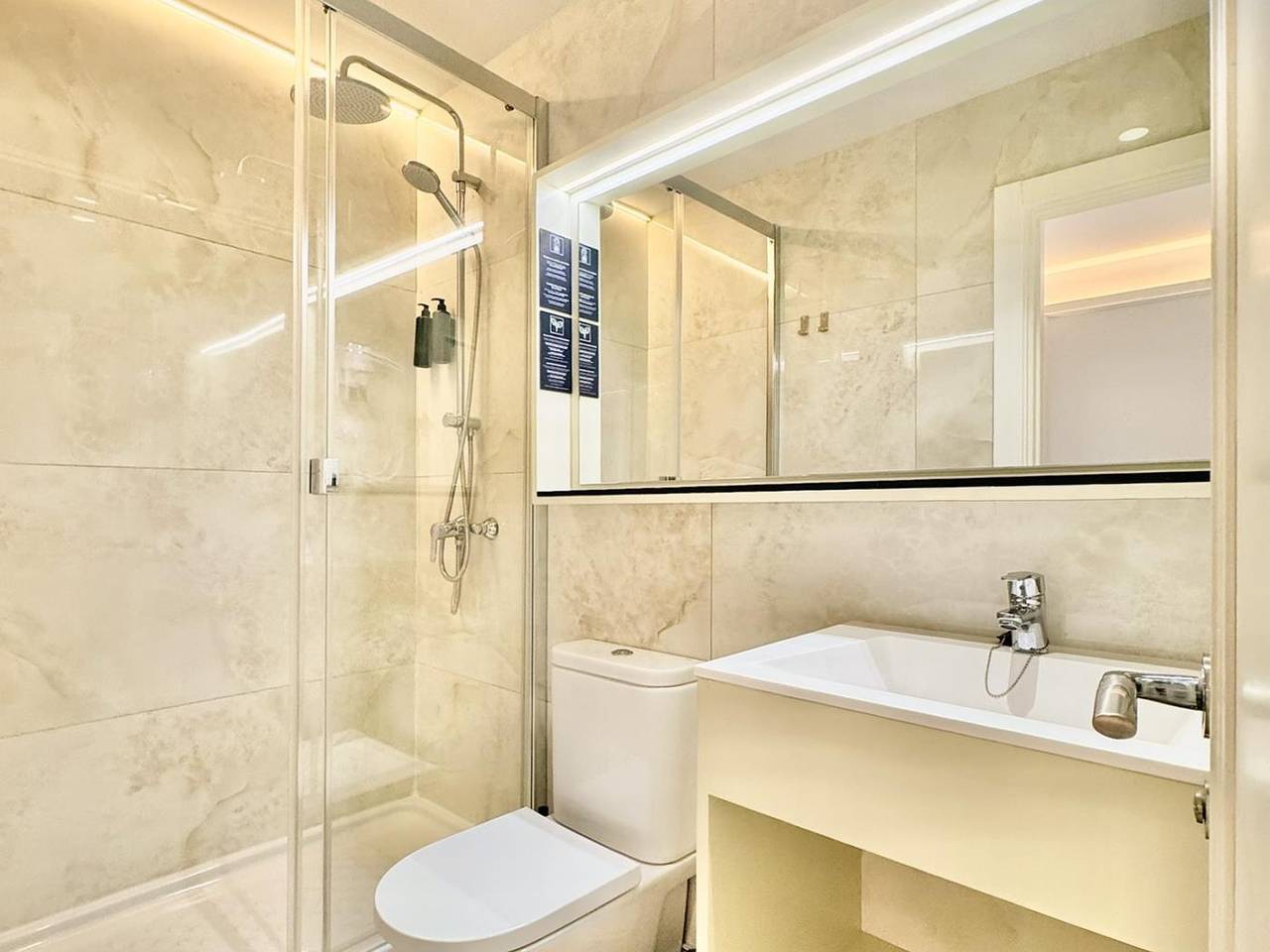 Entire vacation apartment, Ópera Stays by Charming Ii - Confort in the city center in Centro (Madrid), Madrid