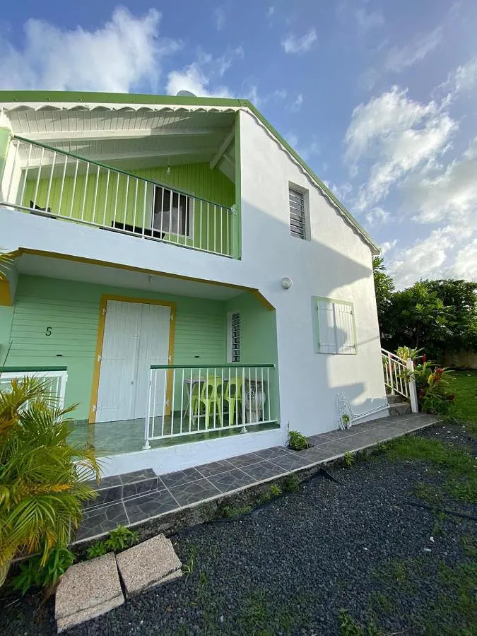 Casa de vacaciones para 4 personas, con vistas y jardín además de piscina y sauna - 1