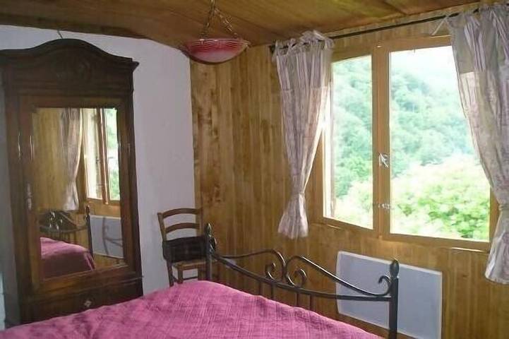 Gîte pour 4 personnes, avec terrasse et jardin à Mérens-les-Vals - 2