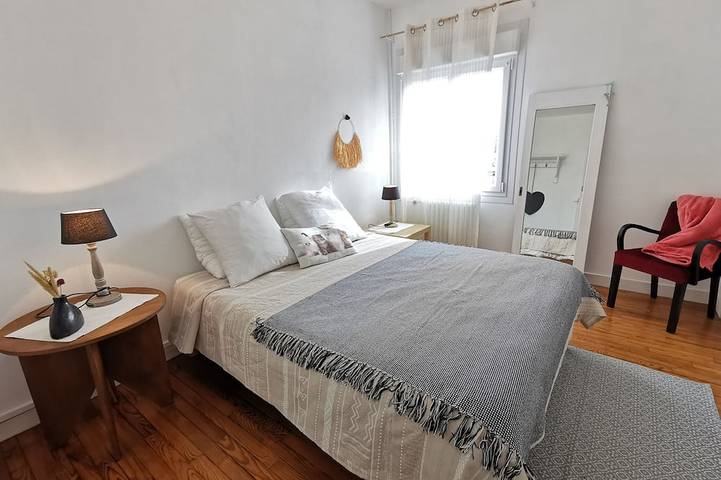 Gîte pour 2 personnes, avec terrasse ainsi que jardin et piscine dans Plage Pors Carn - 2