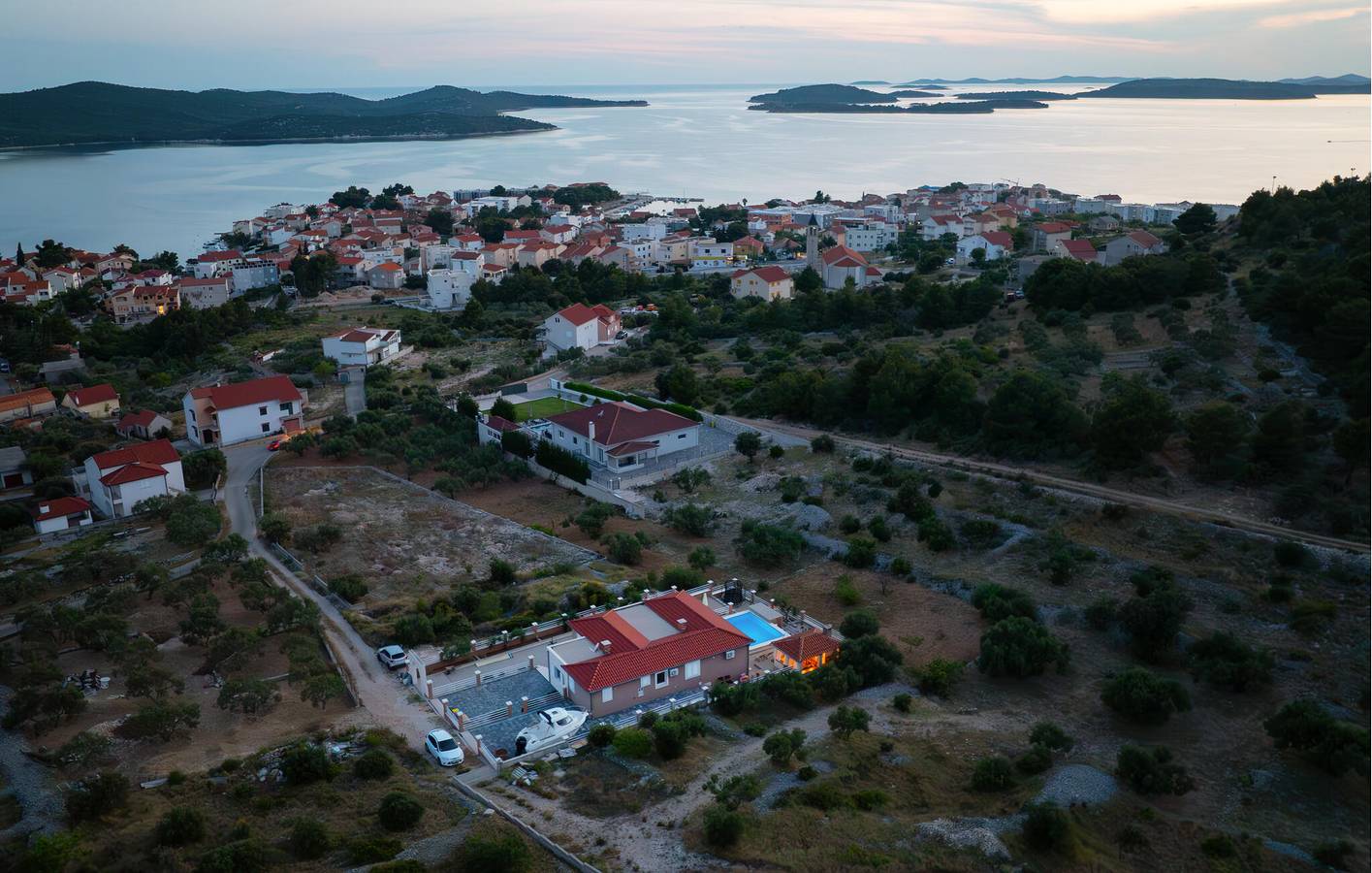 Ferienhaus für 8 Personen mit Terrasse in Zaboric, Šibenik-Knin