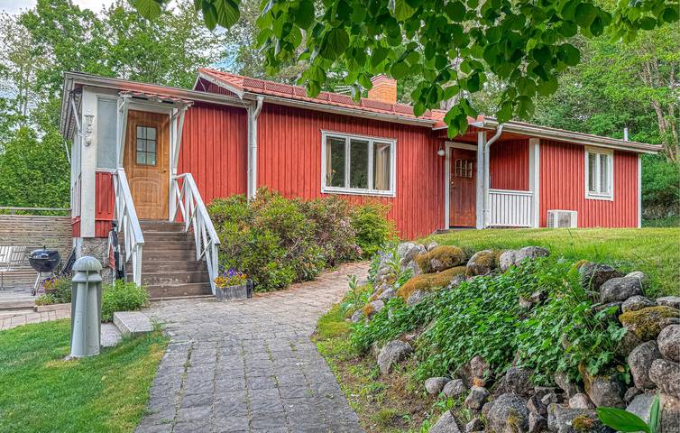 Hus för 4 Personer med trädgård in Vimmerby