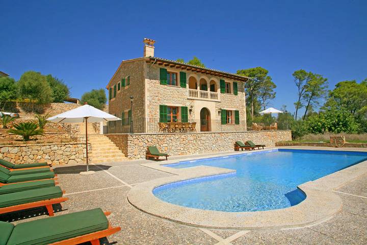 Villa pour 10 personnes, avec jardin ainsi que piscine et terrasse à Petra